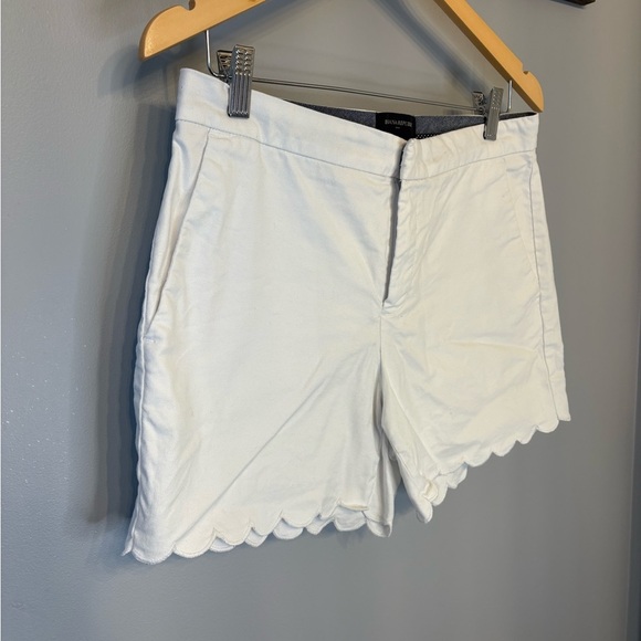 Banana Republic Cream Scalloped High Waist Shorts size 4 - Picture 3 of 8